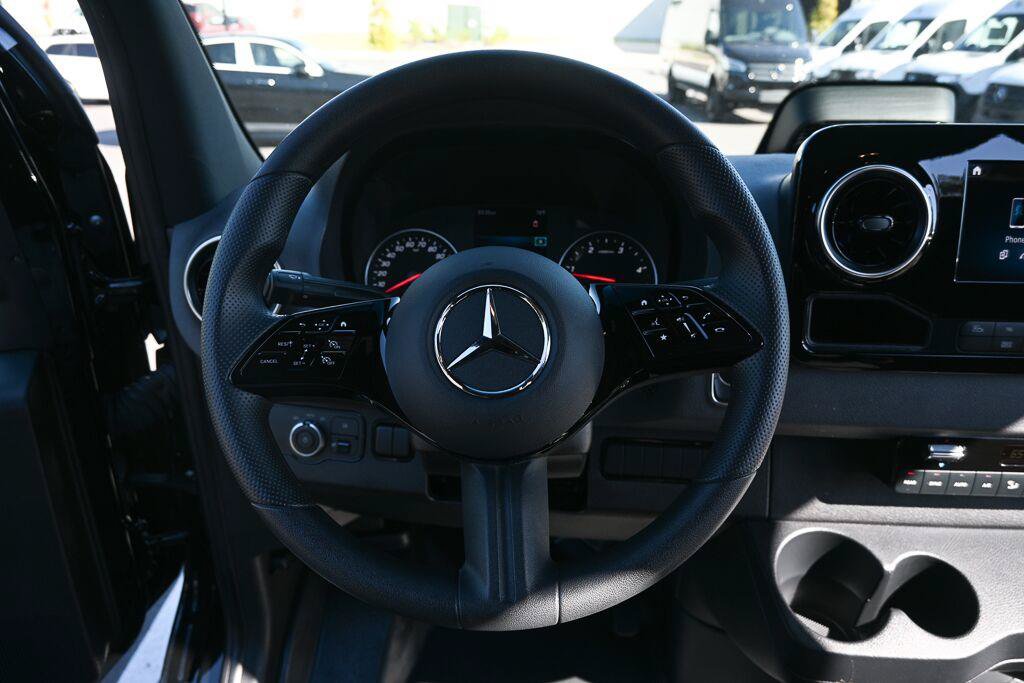 Used 2026 Mercedes-Benz Sprinter 2500 image 2