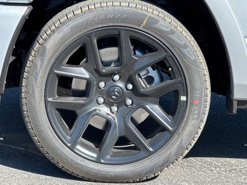 New 2026 RAM 1500 Laramie AWD/4WD image 24