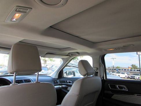 Used 2018 Ford Explorer Platinum AWD/4WD image 14