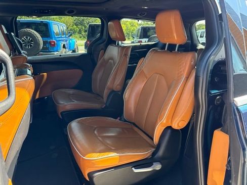 Used 2022 Chrysler Pacifica Pinnacle FWD image 13