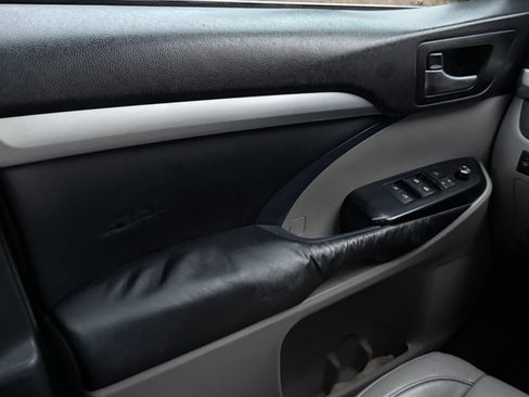 Used 2015 Toyota Highlander XLE AWD/4WD image 32
