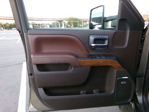 Used 2015 Chevrolet Silverado 2500 High Country w/ Duramax Plus Package image 17