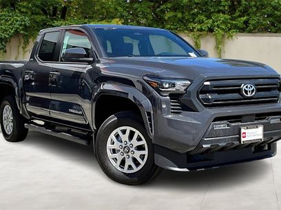 New 2025 Toyota Tacoma SR5