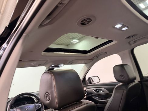 Used 2021 Chevrolet Traverse RS image 52