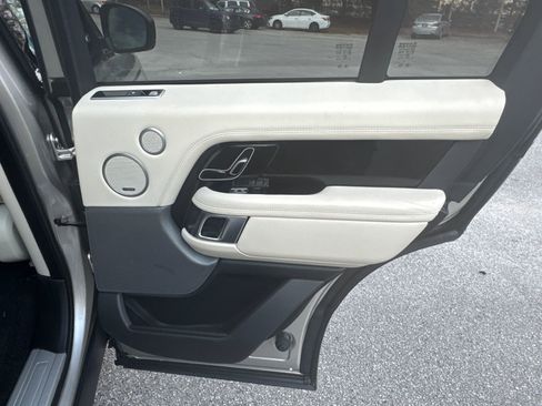 Used 2020 Land Rover Range Rover HSE image 16