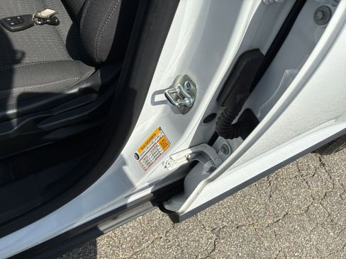 Used 2025 Chevrolet Equinox LT image 30