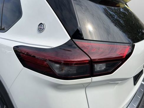 Used 2021 Nissan Rogue SL w/ Premium Package image 14