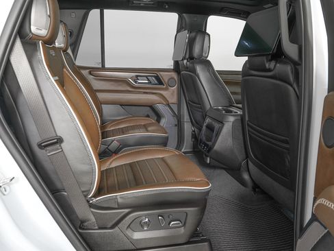 Used 2026 GMC Yukon Denali Ultimate AWD/4WD image 10