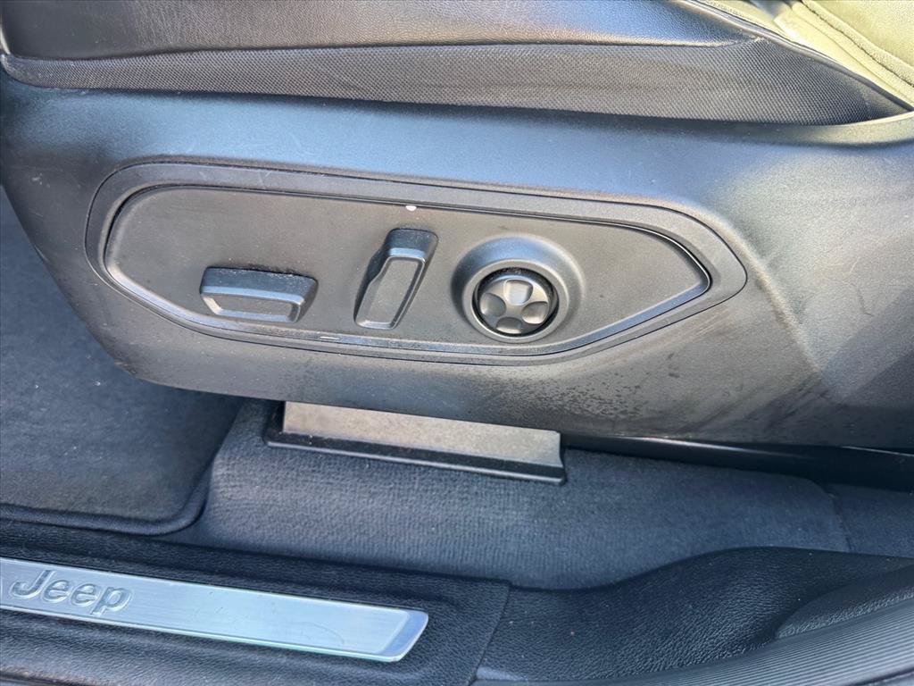 Used 2023 Jeep Grand Cherokee Overland AWD/4WD image 17