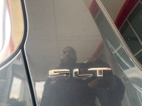 Used 2020 GMC Acadia SLT FWD image 12