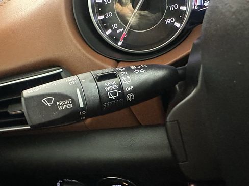 Used 2021 Maserati Levante image 34