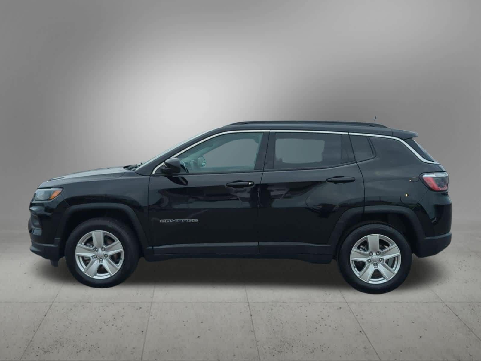 Used 2022 Jeep Compass Latitude w/ Convenience Group AWD/4WD image 3