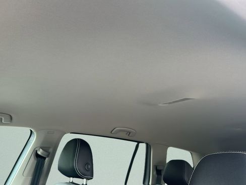 Used 2025 Volkswagen Atlas SE AWD/4WD image 17