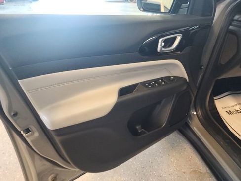 Used 2024 Jeep Compass Limited AWD/4WD image 12