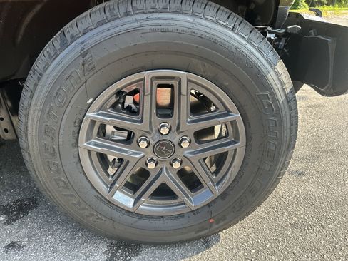 New 2025 Jeep Gladiator Sport image 10