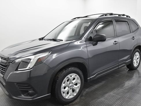 Used 2023 Subaru Forester Base image 3