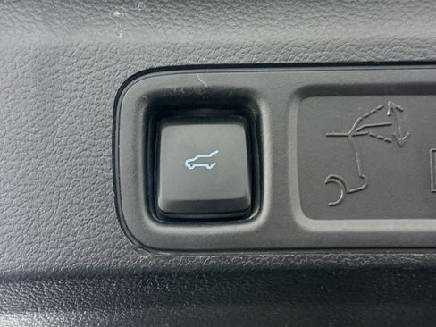 Used 2024 Ford Expedition XLT image 32