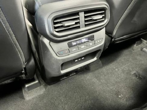 Used 2025 Honda Pilot Touring image 18