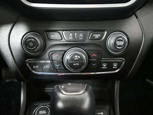 Used 2022 Jeep Cherokee Limited image 31