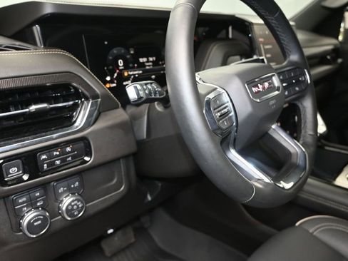 Used 2025 GMC Yukon Elevation w/ LPO, Elevation Black Package AWD/4WD image 12