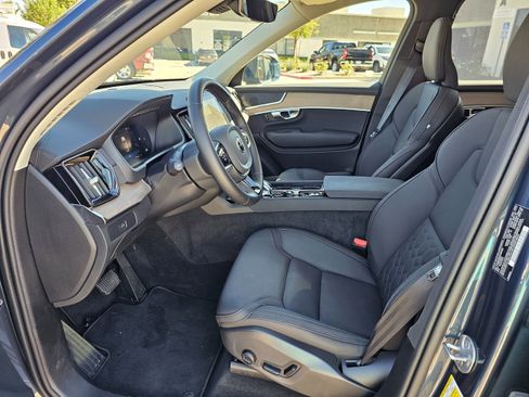 Used 2025 Volvo XC90 B6 Plus image 16