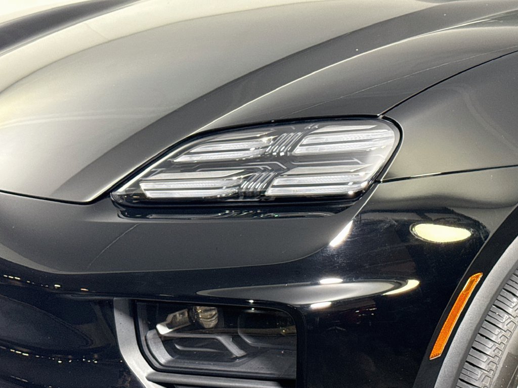 Certified 2026 Porsche Macan Electric RWD image 24