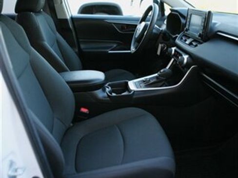 Used 2021 Toyota RAV4 LE image 15