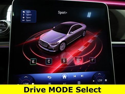 Used 2024 Mercedes-Benz S 580 S 580 4MATIC image 36