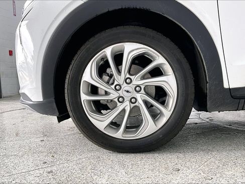 Used 2023 Chevrolet Bolt EUV LT w/ Driver Confidence Package FWD image 10