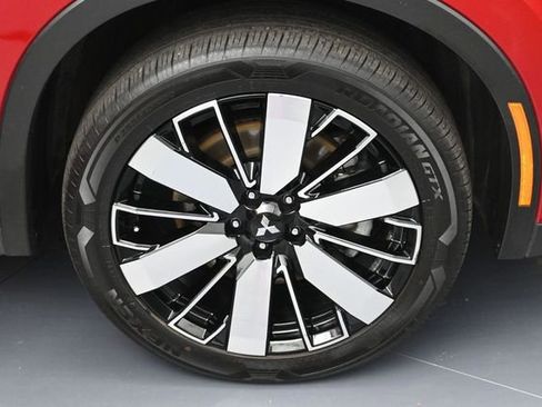 Used 2025 Mitsubishi Outlander SE FWD image 6