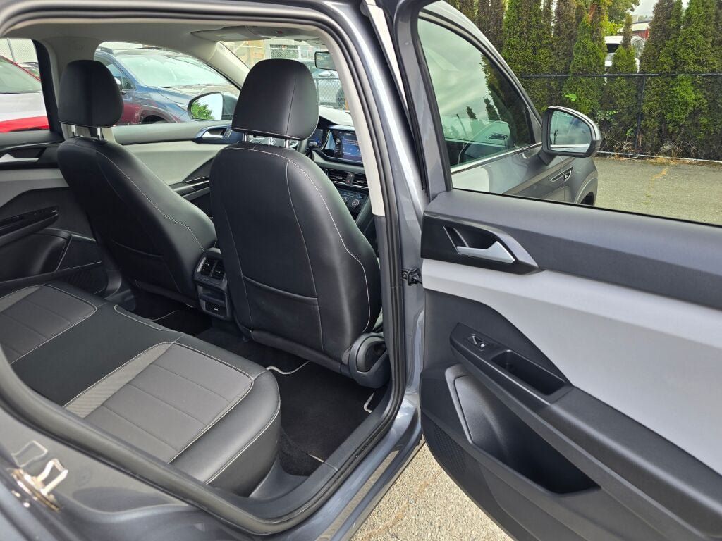 Used 2022 Volkswagen Taos SE w/ IQ.Drive SE Package AWD/4WD image 13