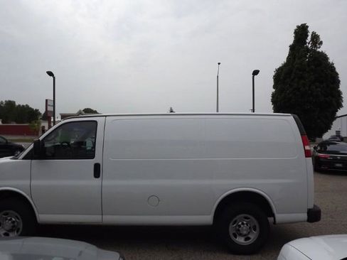 Used 2017 Chevrolet Express 2500 RWD image 7
