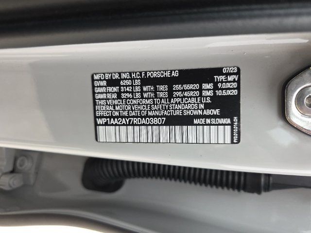 Used 2024 Porsche Cayenne AWD/4WD image 30