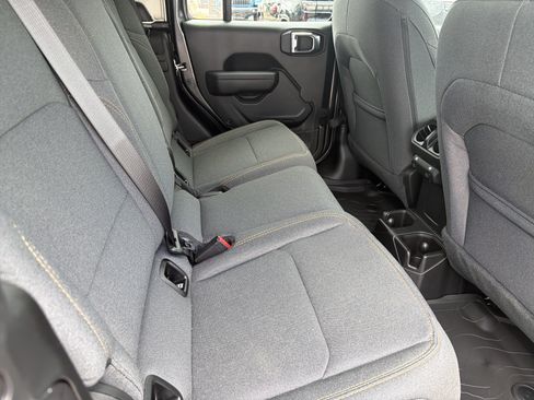 Used 2025 Jeep Gladiator Sport AWD/4WD image 26