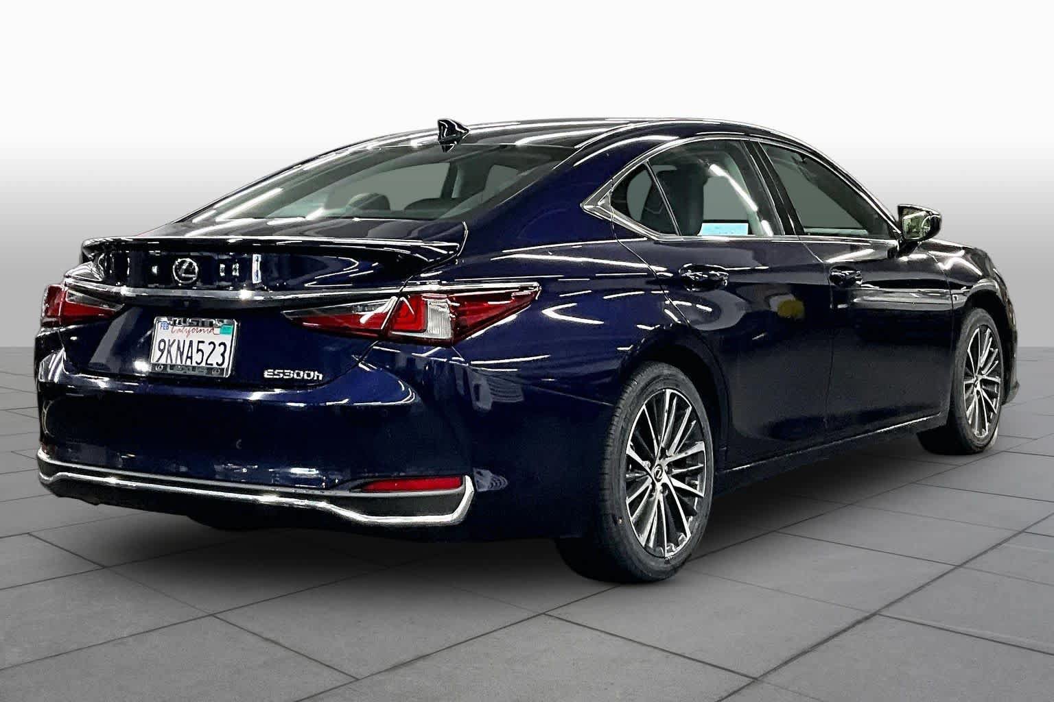 Used 2024 Lexus ES 300h w/ Premium Package FWD image 13