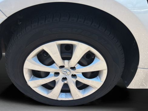 Used 2025 Toyota Corolla LE FWD image 31