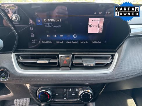 Used 2025 Chevrolet TrailBlazer LT FWD image 25