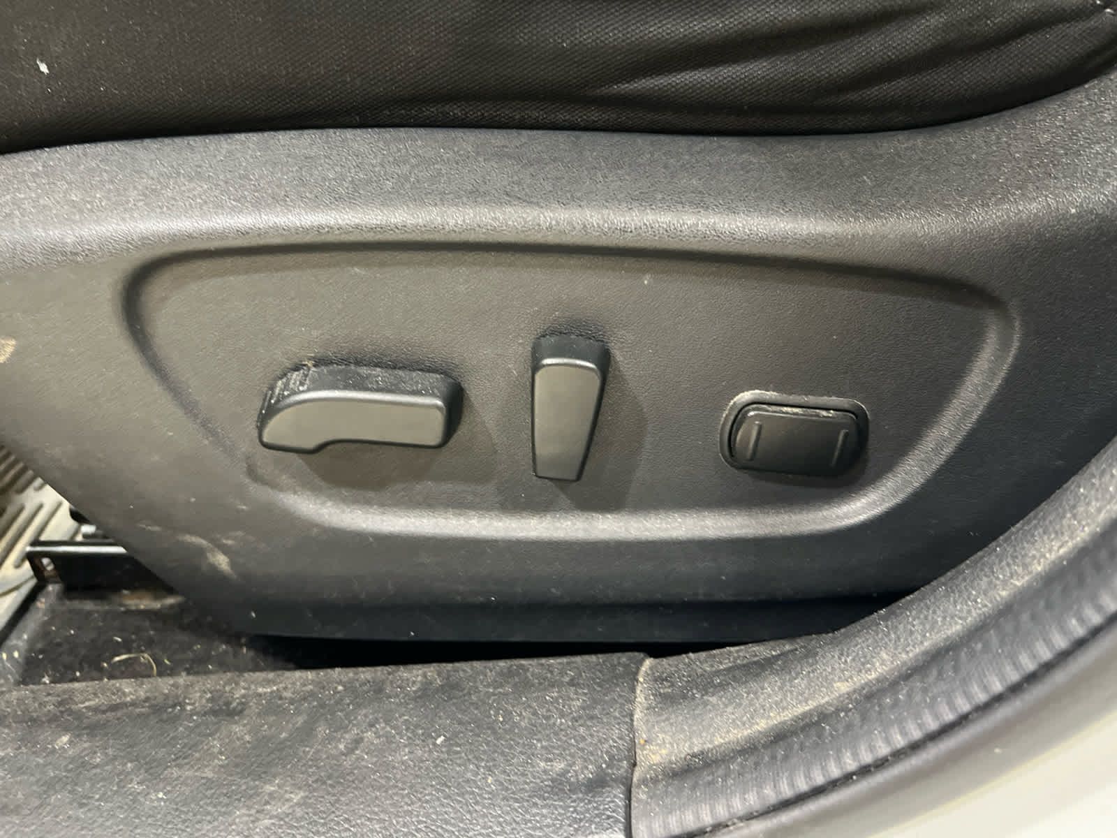 Used 2017 Nissan Rogue SV FWD image 14