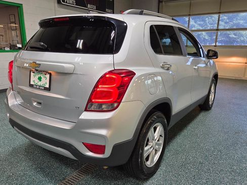Used 2017 Chevrolet Trax LT w/ LT Convenience Package FWD image 5