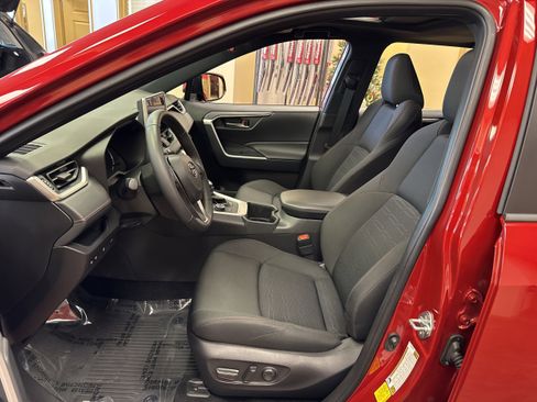 Used 2024 Toyota RAV4 SE w/ Weather & Moonroof Package image 6