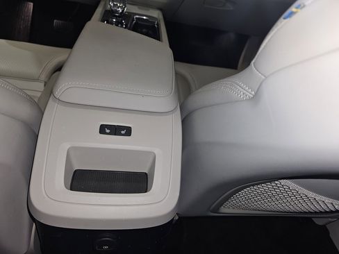 Certified 2024 Volvo XC60 T8 Ultimate w/ Protection Package Premier image 16