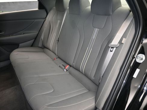 Used 2024 Hyundai Elantra SEL image 32