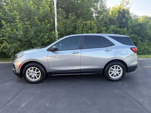 Used 2023 Chevrolet Equinox LS FWD image 9