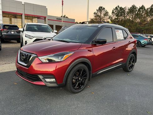 Used 2020 Nissan Kicks SR w/ SR Premium Package image 2