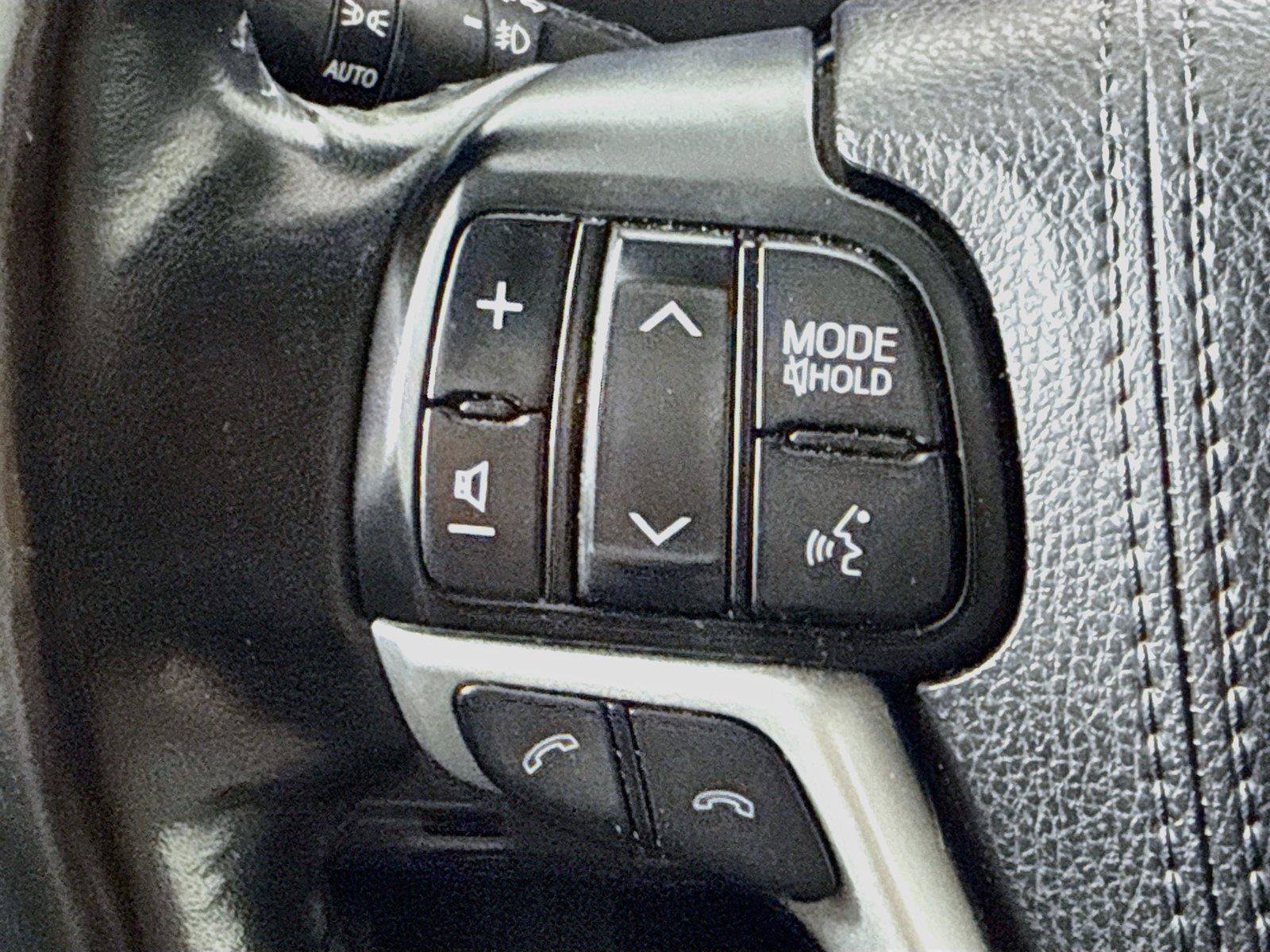 Used 2017 Toyota Highlander XLE AWD/4WD image 11