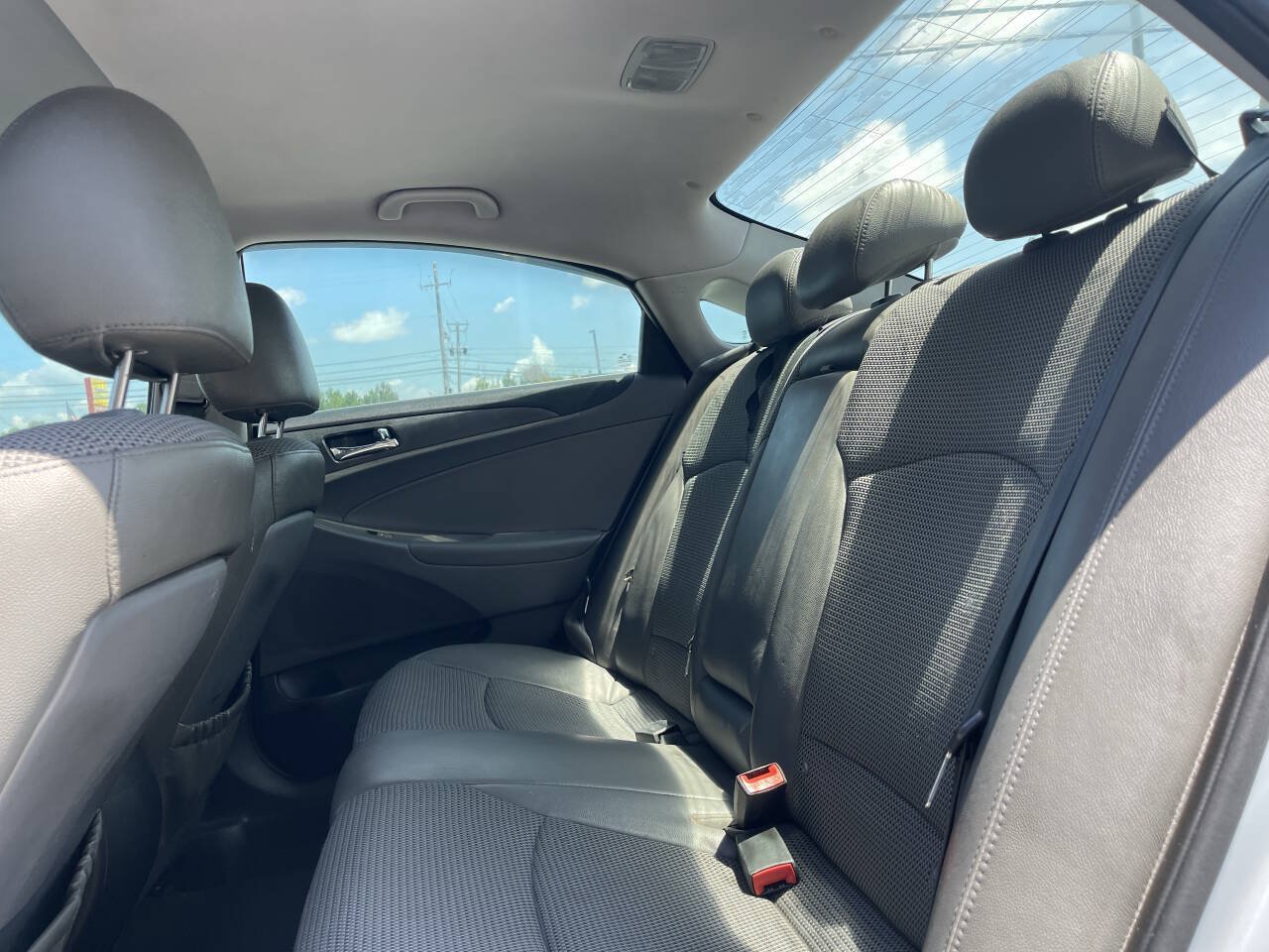Used 2012 Hyundai Sonata SE w/ Navigation & Sunroof Pkg FWD image 10