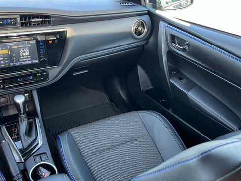 Used 2017 Toyota Corolla SE w/ SE Premium Package image 18
