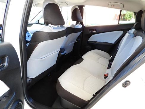 Used 2019 Toyota Prius L Eco image 26