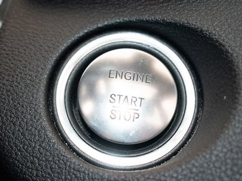 Used 2013 Mercedes-Benz E 550 4MATIC Sedan image 29