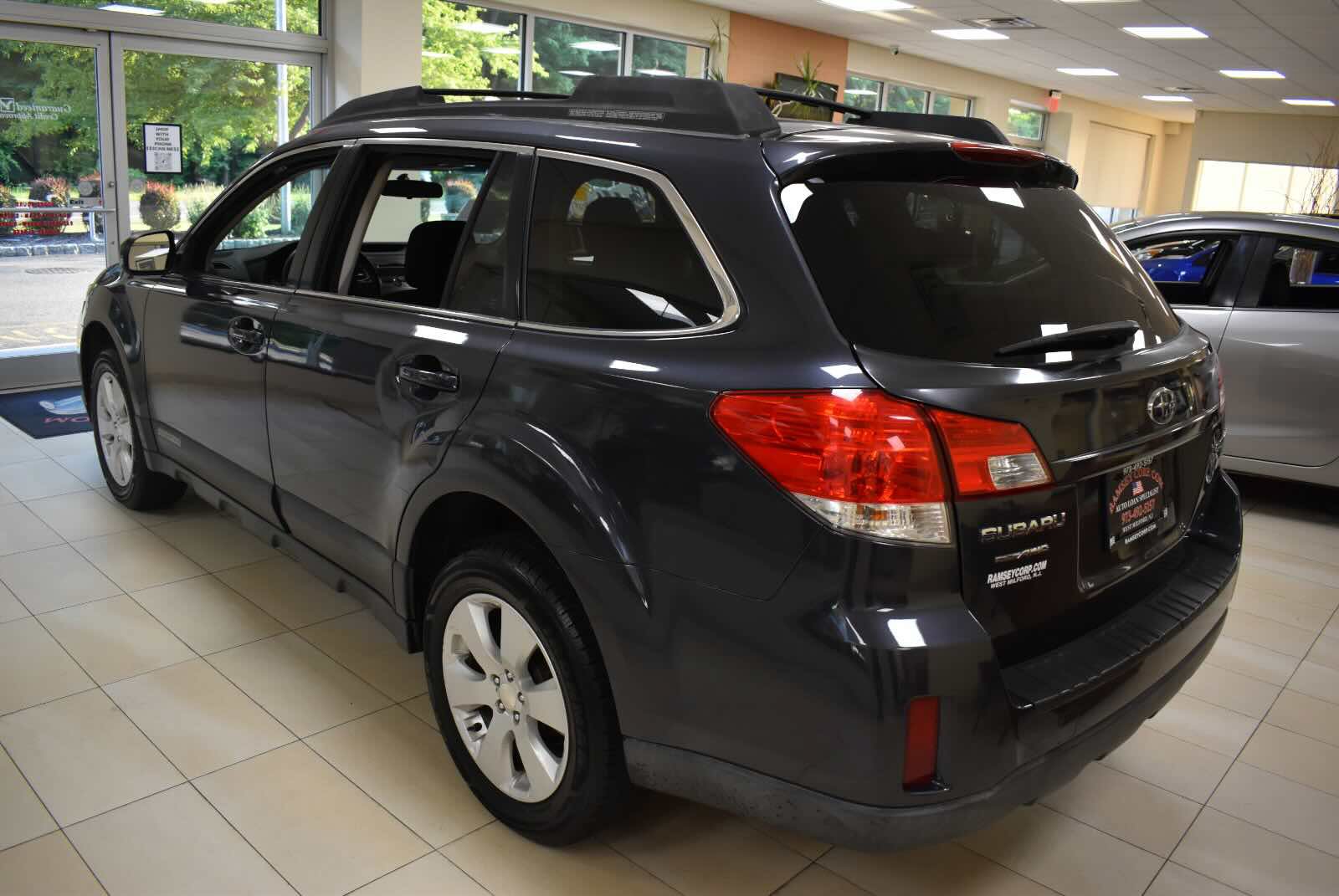 Used 2011 Subaru Outback 2.5i Premium w/ All-Weather Pkg AWD/4WD image 6
